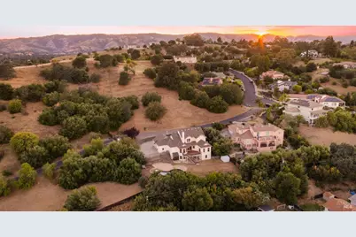 2136 Vineyard Hills Court, Vacaville, CA 95688 - Photo 3
