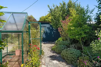 933 Brentwood Avenue, Vallejo, CA 94591 - Photo 39