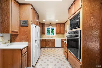 613 Ashbury Avenue, Santa Rosa, CA 95404 - Photo 19