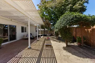 329 Larkin Ct, Benicia, CA 94510 - Photo 27