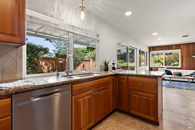 329 Larkin Court, Benicia, CA 94510 - Photo 11