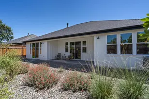 137 Maywood Ln, Windsor, CA 95492 - Photo 3