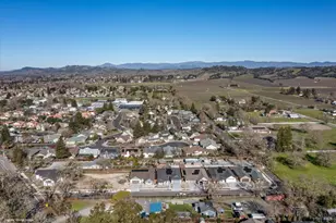 137 Maywood Ln, Windsor, CA 95492 - Photo 5