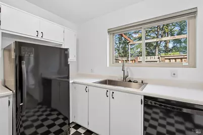 1713 Las Pravadas Court, Santa Rosa, CA 95409 - Photo 5