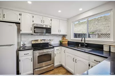 2033 Hawthorne Terrace, Novato, CA 94945 - Photo 3
