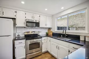 2033 Hawthorne Terrace, Novato, CA 94945 - Photo 3