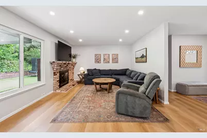 24 Lawrence Drive, Novato, CA 94945 - Photo 5