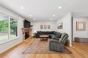 24 Lawrence Dr, Novato, CA 94945 - Photo 5