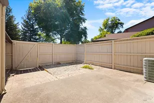 303 Algiers Ct, Santa Rosa, CA 95409 - Photo 23
