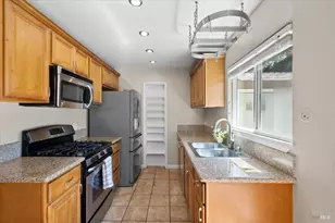303 Algiers Ct, Santa Rosa, CA 95409 - Photo 9