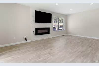 8 Lakeview Court, Novato, CA 94947 - Photo 3