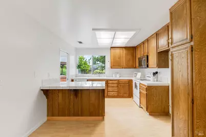 1018 Woodlark Court, Suisun City, CA 94585 - Photo 13