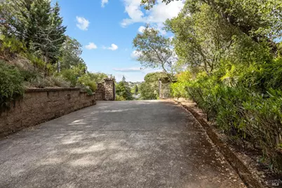 37 Carnoustie Drive, Novato, CA 94949 - Photo 3