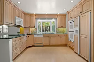 31 Briarwood Dr, San Rafael, CA 94901 - Photo 9