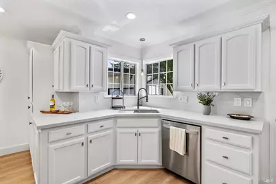126 W Robles Avenue, Santa Rosa, CA 95407 - Photo 33
