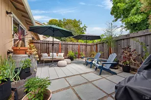 107 Acorn Dr, Petaluma, CA 94952 - Photo 1