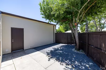957 W 8th Street, Santa Rosa, CA 95401 - Photo 21
