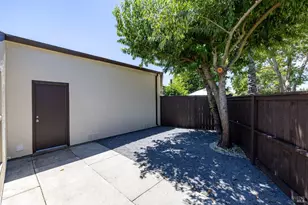 957 W 8th St, Santa Rosa, CA 95401 - Photo 21