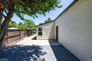 957 W 8th St, Santa Rosa, CA 95401 - Photo 9