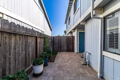 331 East T Street, Benicia, CA 94510 - Photo 23