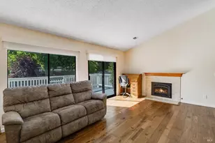 331 E T St, Benicia, CA 94510 - Photo 11