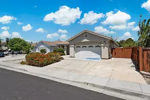 1211 Eton Ct, Fairfield, CA 94533 - Photo 3