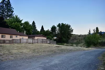 563 Shasta Avenue, Weed, CA 96094 - Photo 5