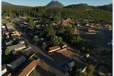 563 Shasta Avenue, Weed, CA 96094 - Photo 9