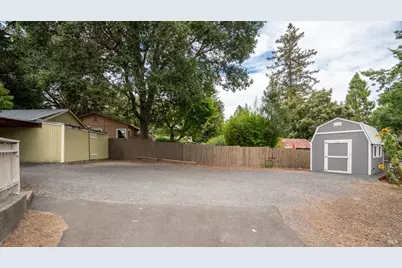 7778 Healdsburg Avenue, Sebastopol, CA 95472 - Photo 27