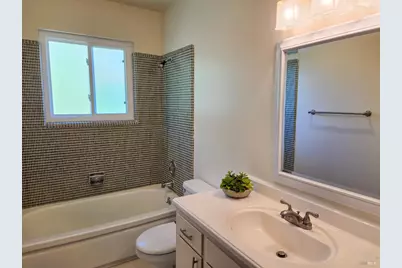 1562 Sir Francis Drake Boulevard, San Anselmo, CA 94960 - Photo 17