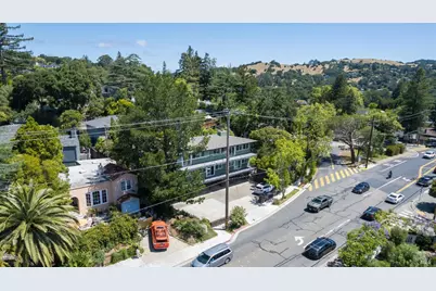 1562 Sir Francis Drake Boulevard, San Anselmo, CA 94960 - Photo 11