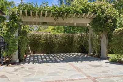 18880 Bella Vina, Saratoga, CA 95070 - Photo 9