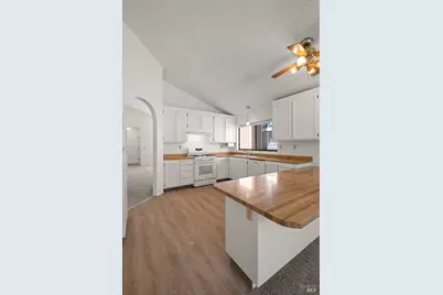 7486 Mercedes Way, Rohnert Park, CA 94928 - Photo 15