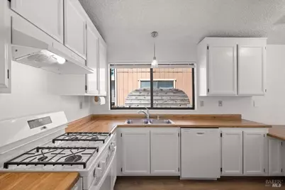 7486 Mercedes Way, Rohnert Park, CA 94928 - Photo 17