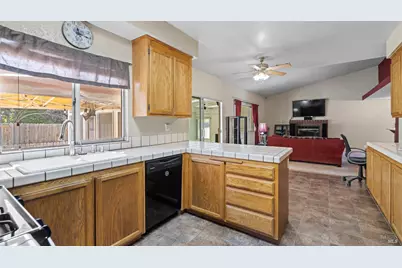 393 Limerick Way, Vacaville, CA 95688 - Photo 17
