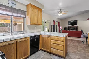 393 Limerick Way, Vacaville, CA 95688 - Photo 17