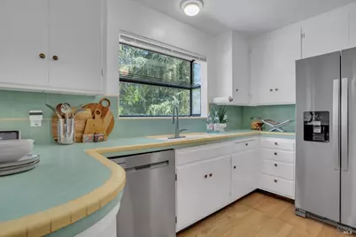 385 Lakeview Drive, Napa, CA 94559 - Photo 13