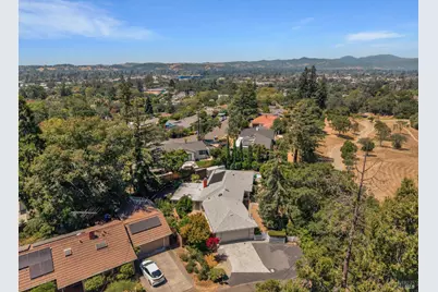 385 Lakeview Drive, Napa, CA 94559 - Photo 49