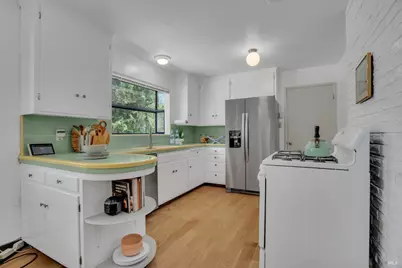 385 Lakeview Drive, Napa, CA 94559 - Photo 11