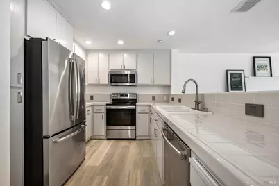530 Entrada Drive #202, Novato, CA 94949 - Photo 5
