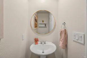 1361 Birdie Dr, Windsor, CA 95492 - Photo 19