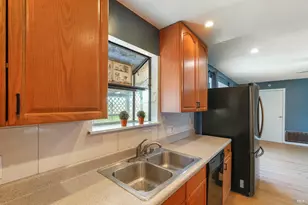233 Maple St, Suisun City, CA 94585 - Photo 11
