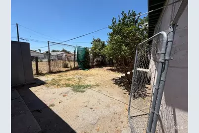 638 E Maitland Street, Ontario, CA 91761 - Photo 9