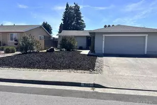 880 Crinella Dr, Petaluma, CA 94954 - Photo 1
