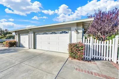 307 Zion Court, Vacaville, CA 95687 - Photo 3