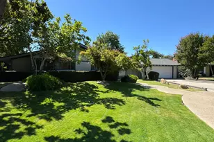 2919 E Joaquin Pl, Fresno, CA 93726 - Photo 1
