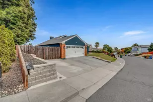 563 Morning Glory Dr, Benicia, CA 94510 - Photo 5
