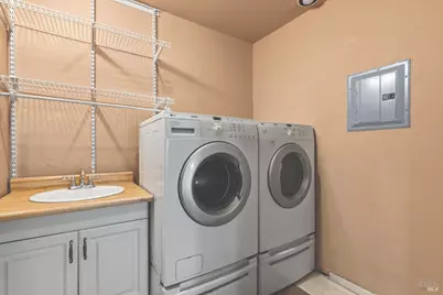133 W 6th Street, Santa Rosa, CA 95401 - Photo 23