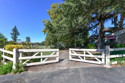 2060 Hagen Road, Napa, CA 94558 - Photo 3