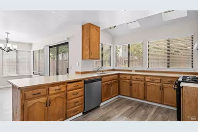101 Constitution Avenue, Vacaville, CA 95687 - Photo 11